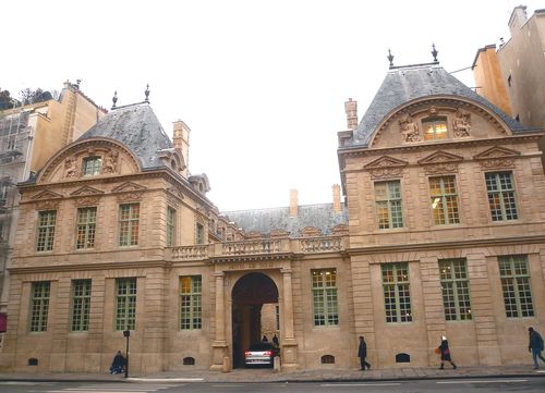 St antoine hotel de sully facade rue bis