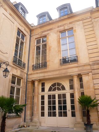 Turenne 60 hôtel équevilly grand veneur portique