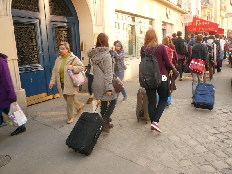 St antoine valises roulettes floutée 12 03 12