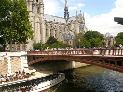 Notre dame pont et péniche Notre dame pont et péniche