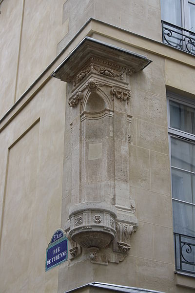 400px-Rue_de_Turenne_ancien_emplacement_statue_de_la_vierge