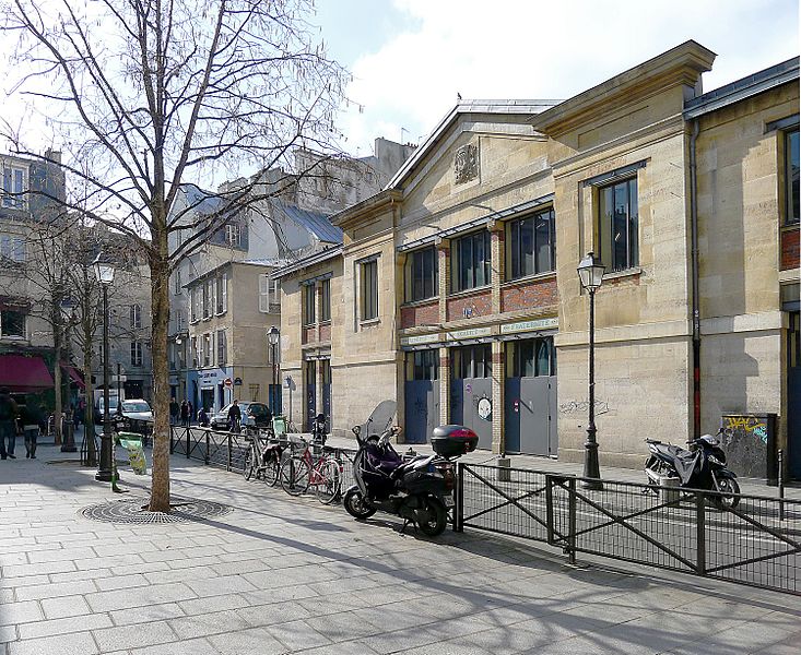 733px-P1010382_Paris_IV_Rue_Hospitalières-Saint-Gervais_reductwk