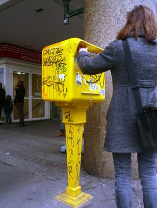 Beaubourg boite lettres taguée 06 04 13