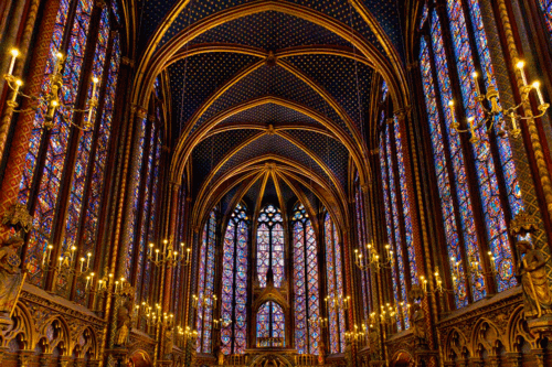 Paris-sainte-chapelle-haute-vitraux-lampes-clignotantes
