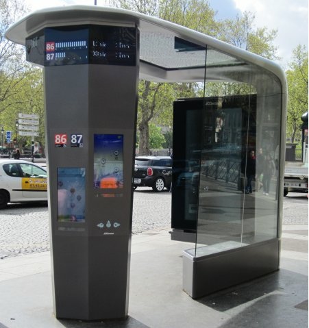 Abri-bus-station-place-bastille-ratp-jc-decaux-paris