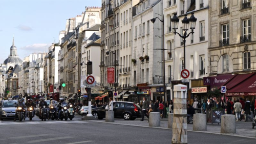 France,_Paris,_la_rue_Saint-Antoine_dans_le_quartier_du_Marais