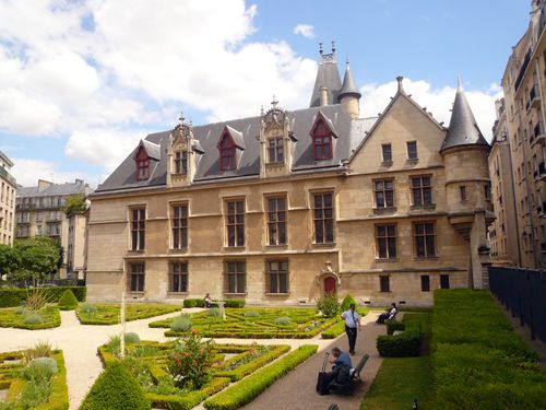 Hôtel de sens côté jardin