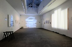 Galerie-Nathalie-Obadia-r.-du-Bourg-Tibourg-Sarkis-Au-commencement-le-blanc-233x155
