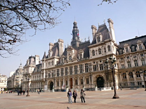 Hôtel de ville et esplanade mars 2011