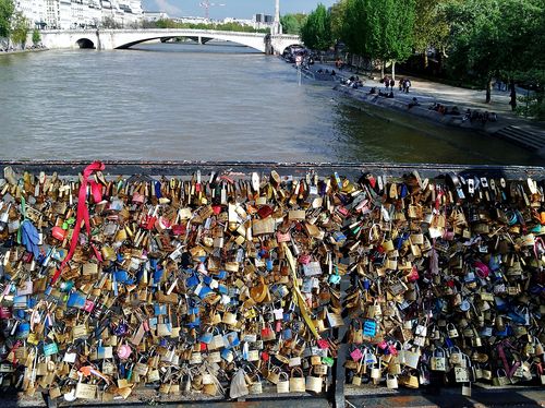 Cadenas pont seine 12 06 13