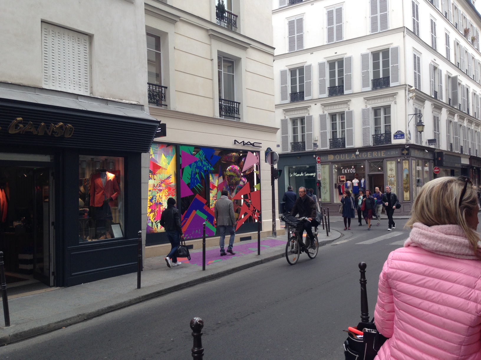 Vivre le Marais Vivre Paris centre Le Magasin MAC de la rue