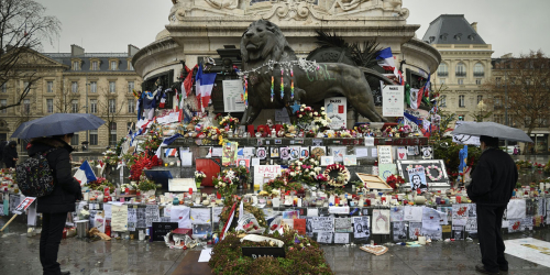 Aidenbaum-La-statue-de-la-Republique-est-devenue-un-depotoir-!