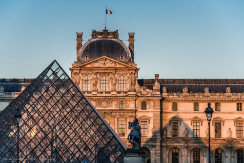 Louvre-palais-louvre-cour-napoleon_0