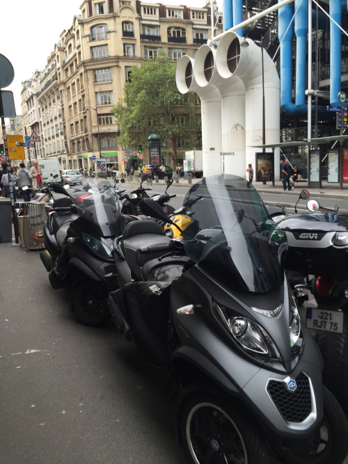 Motos stationnées 24 renard 07 08 16