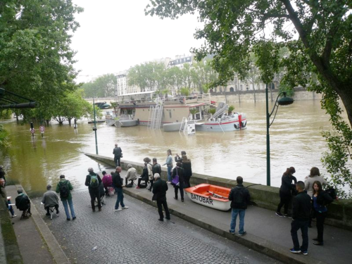 Crue seine badauds 03 06 16