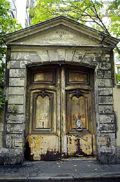 Hôtel raoul portail avant dégradations