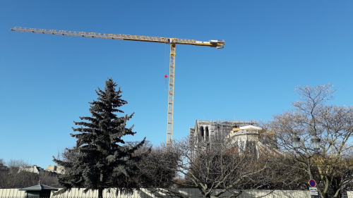 Notre dame grue géante 26 12 19