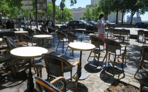 Terrasse espacée le parisien 30 05 20