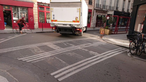 roulant à bicyclette une vache me renversa