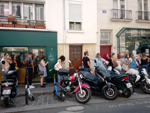 Restaurant biglove-file d'attente qui bloque