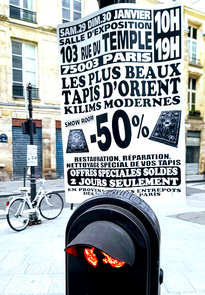 Vivre le Marais, Vivre Paris centre !: Quand des panneaux d'affichage  deviennent un obstacle aux circulations douces