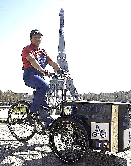 JO à Vélo devant la Tour Eiffel